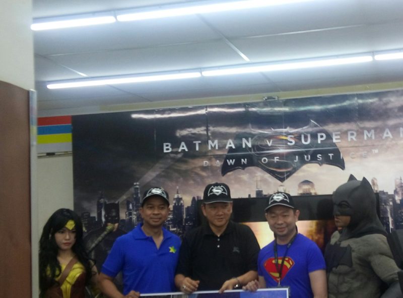 Beli Pulsa XL di Indomaret, Dapat Merchandise Batman v Superman