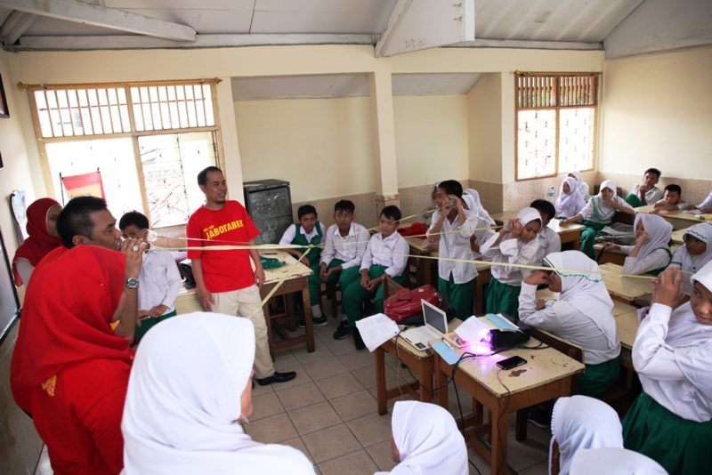 Peduli Pendidikan, Indosat Ooredoo Terjunkan Karyawan untuk Mengajar