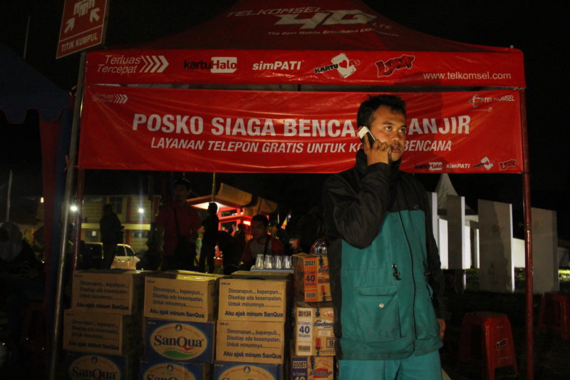 Telkomsel Beri Layanan Telepon Gratis Pasca Banjir Bandang di Garut