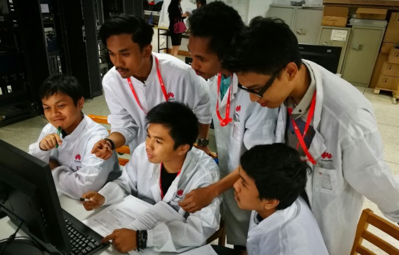 15 Mahasiswa Terbaik Indonesia Latihan TIK di Tiongkok