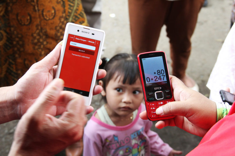 Pemerintah Uji Coba Penyaluran Non – Tunai Bantuan Sosial via Mobile Payment