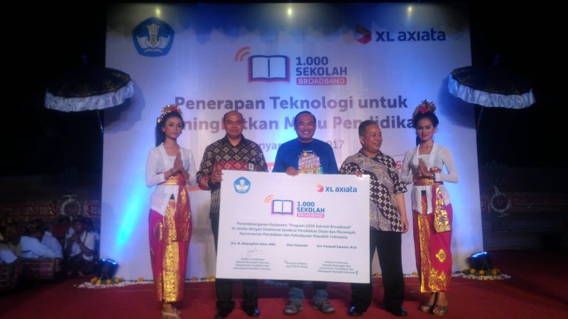 12 Sekolah di Bali Terima Donasi dari XL 1000 Sekolah Broandband