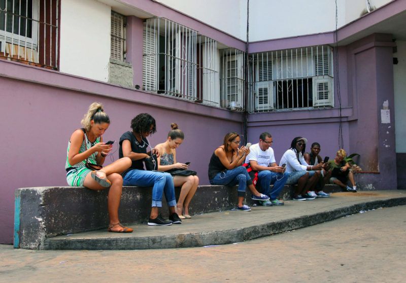 Lupakan 4G dan 5G, Warga Kuba Akhirnya Bisa Juga Rasakan 3G