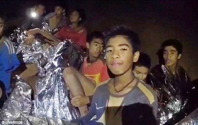 Teknologi SpaceX Bantu Evakuasi Tim Sepakbola yang Terjebak di Gua