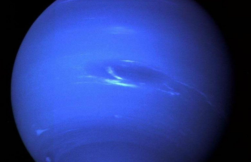 Teleskop Hubble Tangkap Bintik Hitam Raksasa di Neptunus