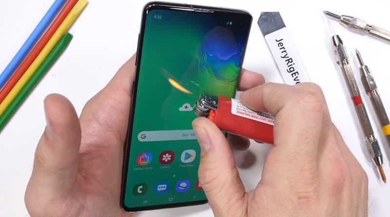 Samsung Galaxy S10 Disiksa dan Dibakar, Bisa Selamat?