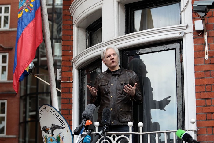 7 Tahun Sembunyi, Julian Assange Diciduk Polisi London