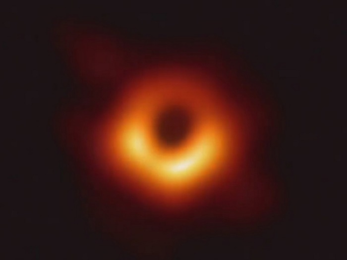 Ilmuwan Ungkap Foto ‘Black Hole’ untuk Pertama Kalinya