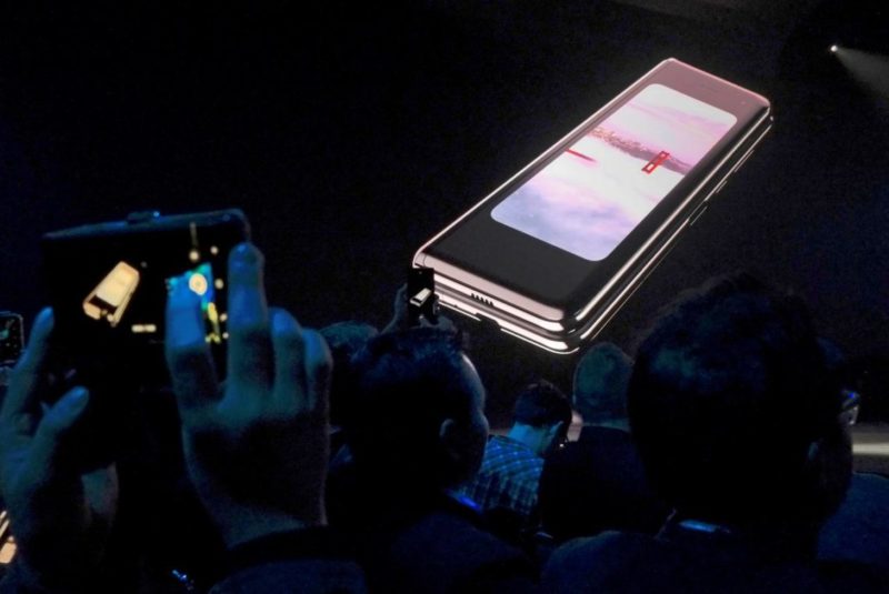 Peluncuran Samsung Galaxy Fold Ditunda, Buntut Masalah Layar?