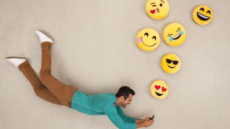 Sering Kirim Emoji, Tandanya Kamu Suka Seks saat Kencan