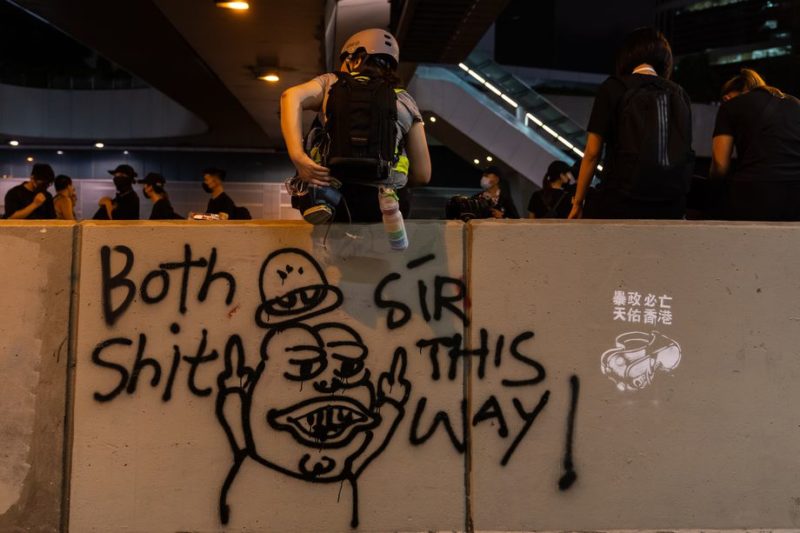Twitter dan Facebook Hapus Akun Provokator Demo Hong Kong