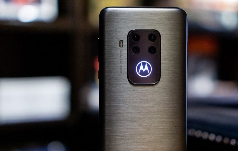 Motorola Hadirkan Smartphone “Murah Meriah”, One Zoom