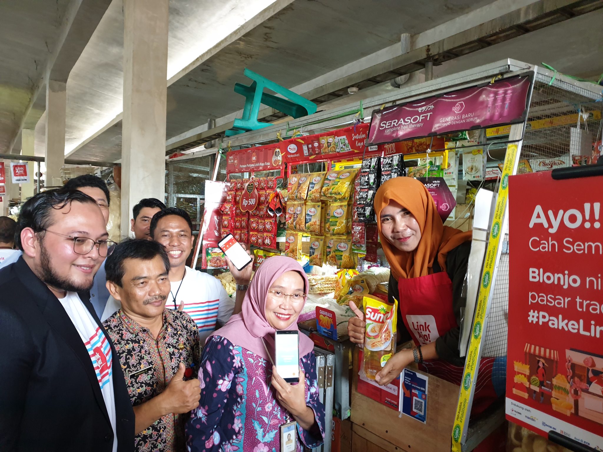 Di Pasar Peterongan Semarang, Kini Sudah Bisa Belanja Pakai LinkAja