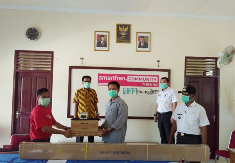 Smartfren dan Ruangguru Dukung 5 Sekolah Di Natuna