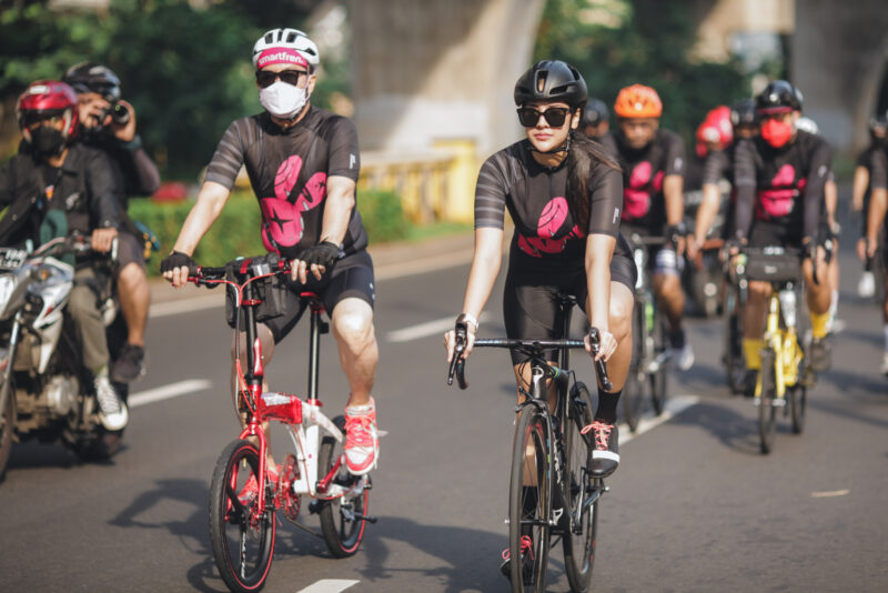 Smartfren Gowes Bareng Anya Geraldine Pamer Produk Lokal