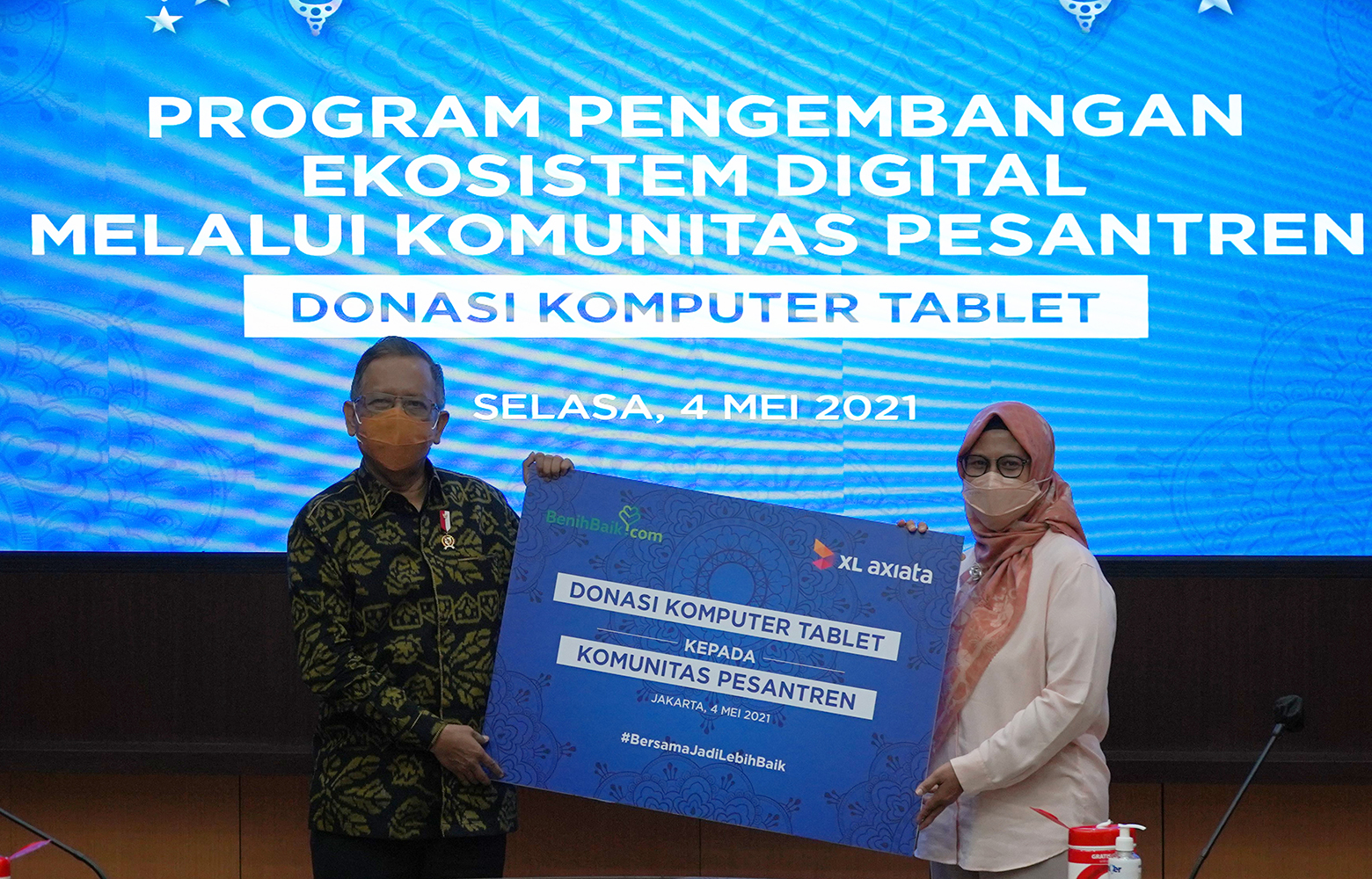 XL Axiata Donasikan