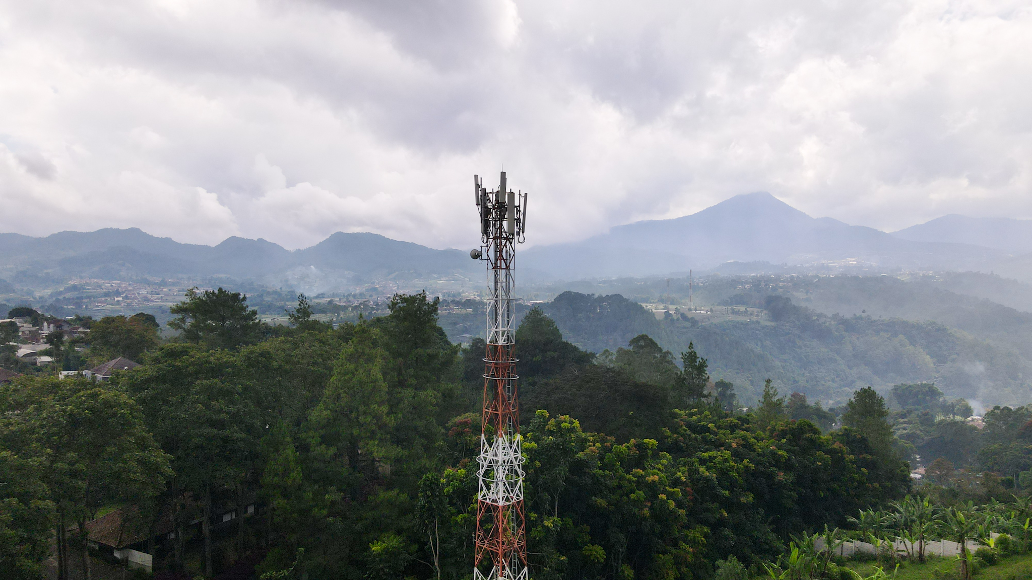Lelang Frekuensi 1,4 GHz : Peluang atau Tantangan?