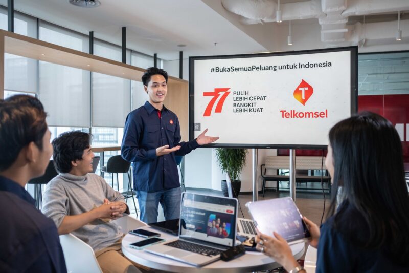 HUT RI ke 77, Telkomsel Konsisten #BukaSemuaPeluang