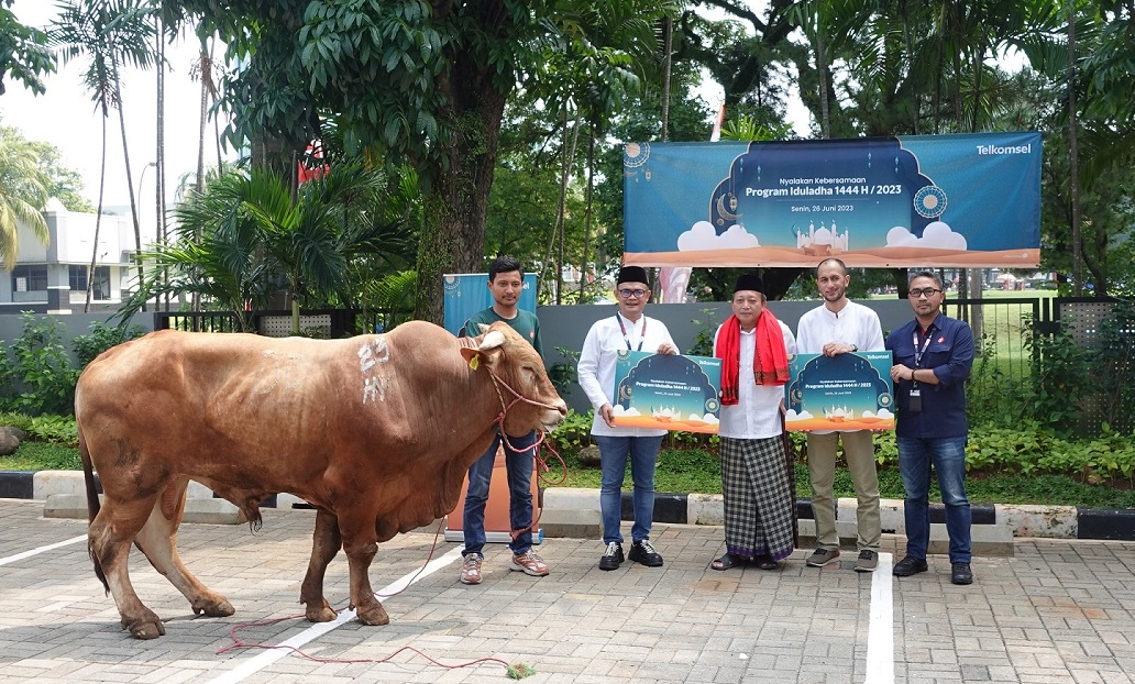 Telkomsel Salurkan Bantuan Hewan Kurban ke 46.000 Orang