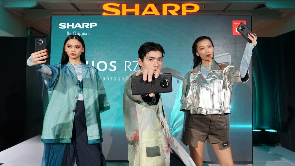 Sharp Aquos R7s