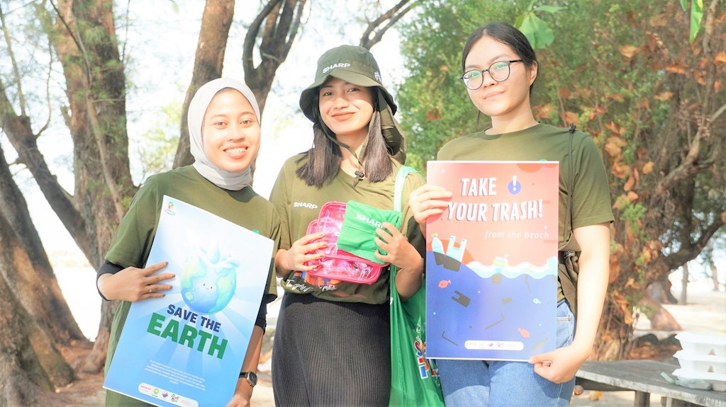Sharp Greenerator Lakukan Aksi Bersih – Bersih Plastik!