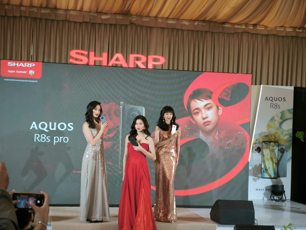Sharp AQUOS R8s series