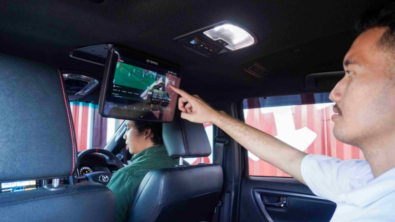 Telkomsel Hadirkan Connected Car dan In Car WiFi di Toyota New Fortuner