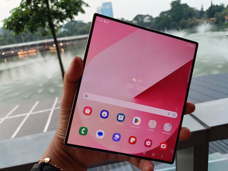 Review Samsung Galaxy Z Fold 6: Desain Tipis, AI Canggih