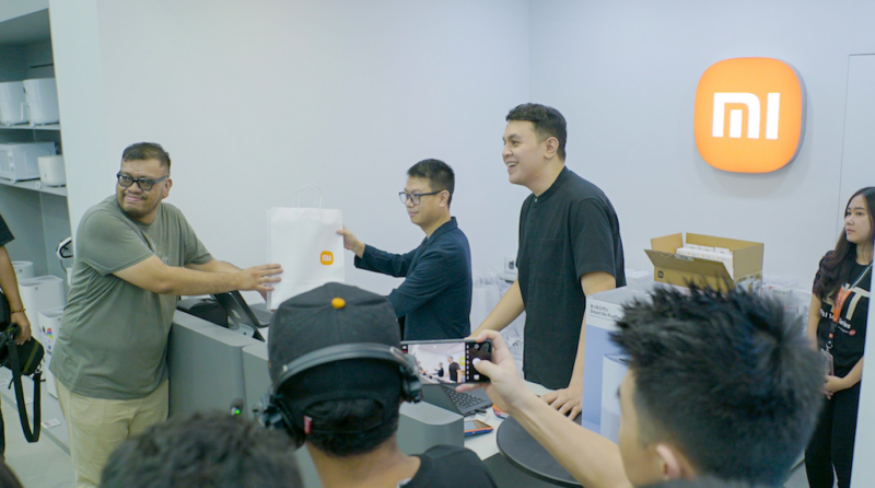 Tulus dan Xiaomi 14T Series Abadikan Keindahan Malam
