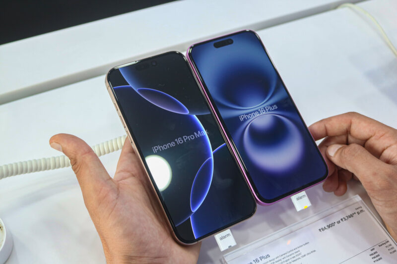 iPhone 16 Pro Max Bisa Naik Rp5 Juta Akibat Tarif Trump?