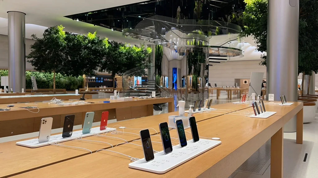 Apple Kirim Pesawat Kargo Penuh iPhone ke AS untuk Hindari Tarif Baru
