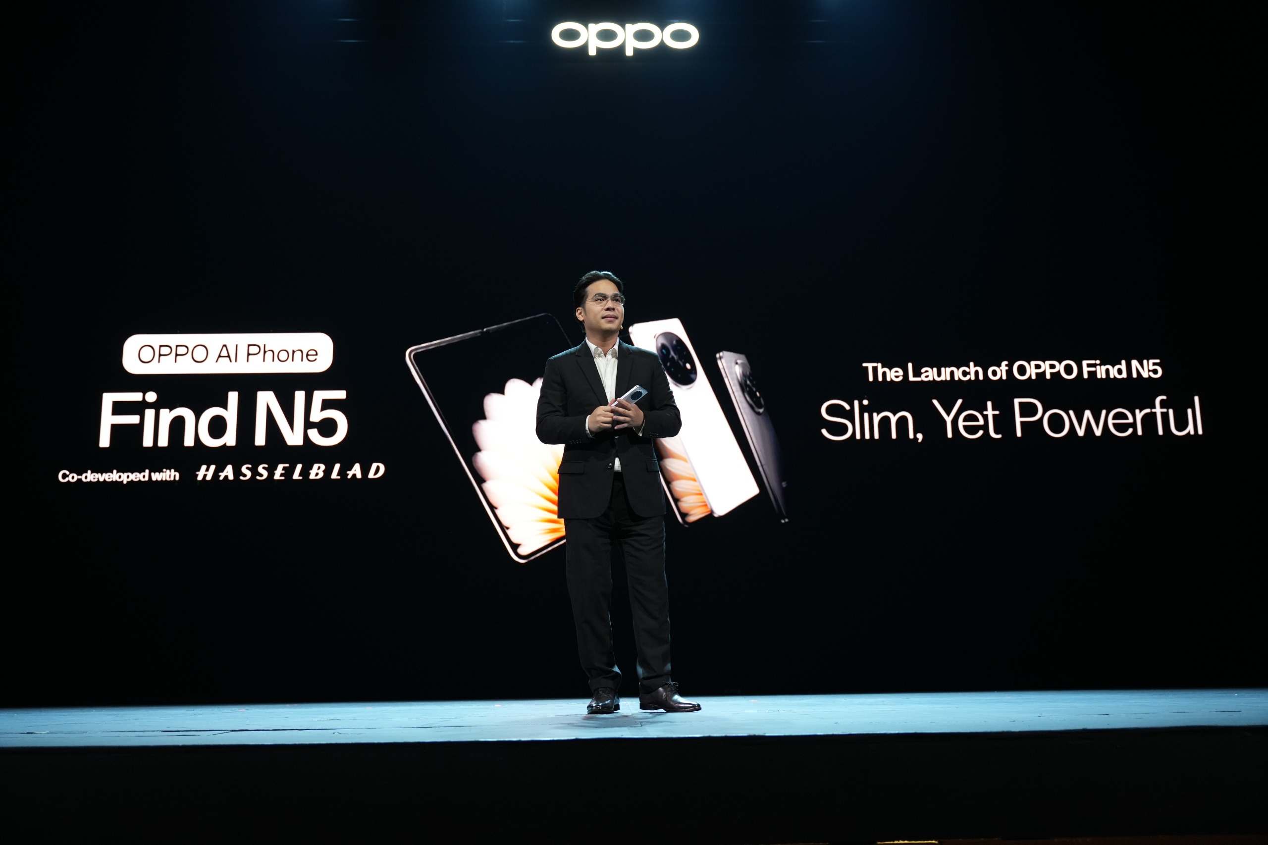 OPPO Find N5 smartphone lipat premium dalam dua warna: Cosmic Black dan Misty White