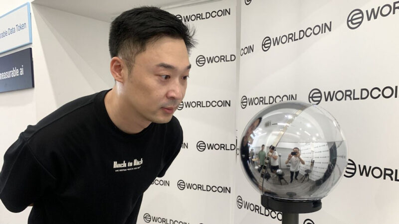 Komdigi Panggil Pengembang Worldcoin, Pemindaian Iris di Indonesia Dipertanyakan