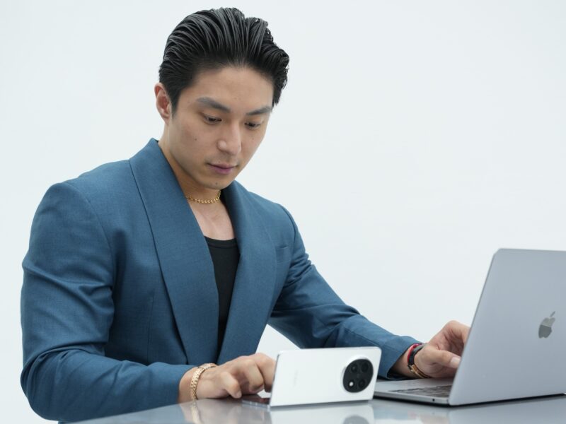 Pebisnis Giorgio menggunakan O+Connect untuk remote access dari Mac ke layar Find N5)