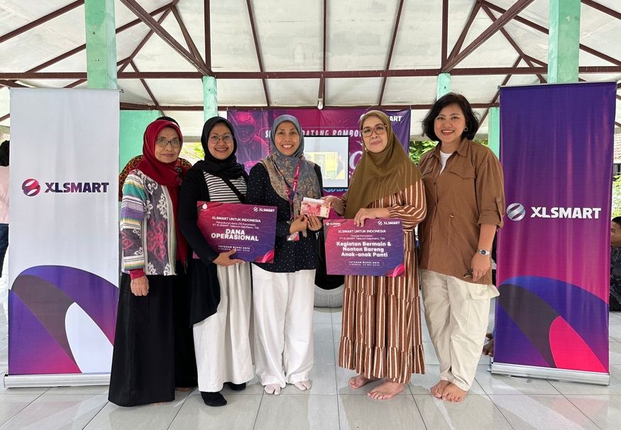 XLSMART Berbagi Kebahagiaan di Cirebon: Kolaborasi Digital & Kemanusiaan