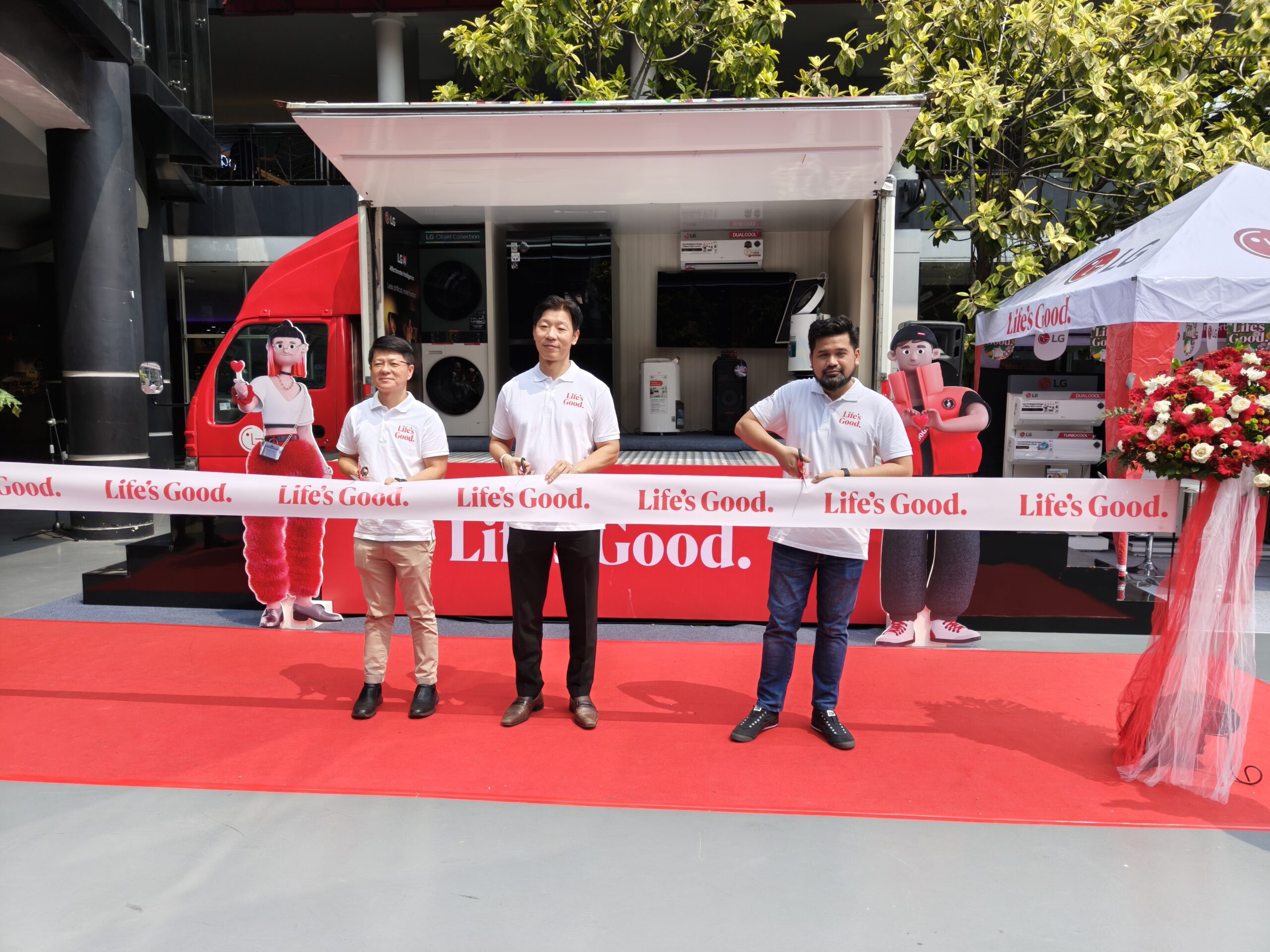 LG Life’s Good Truck di Cilandak Town Square dengan produk elektronik premium