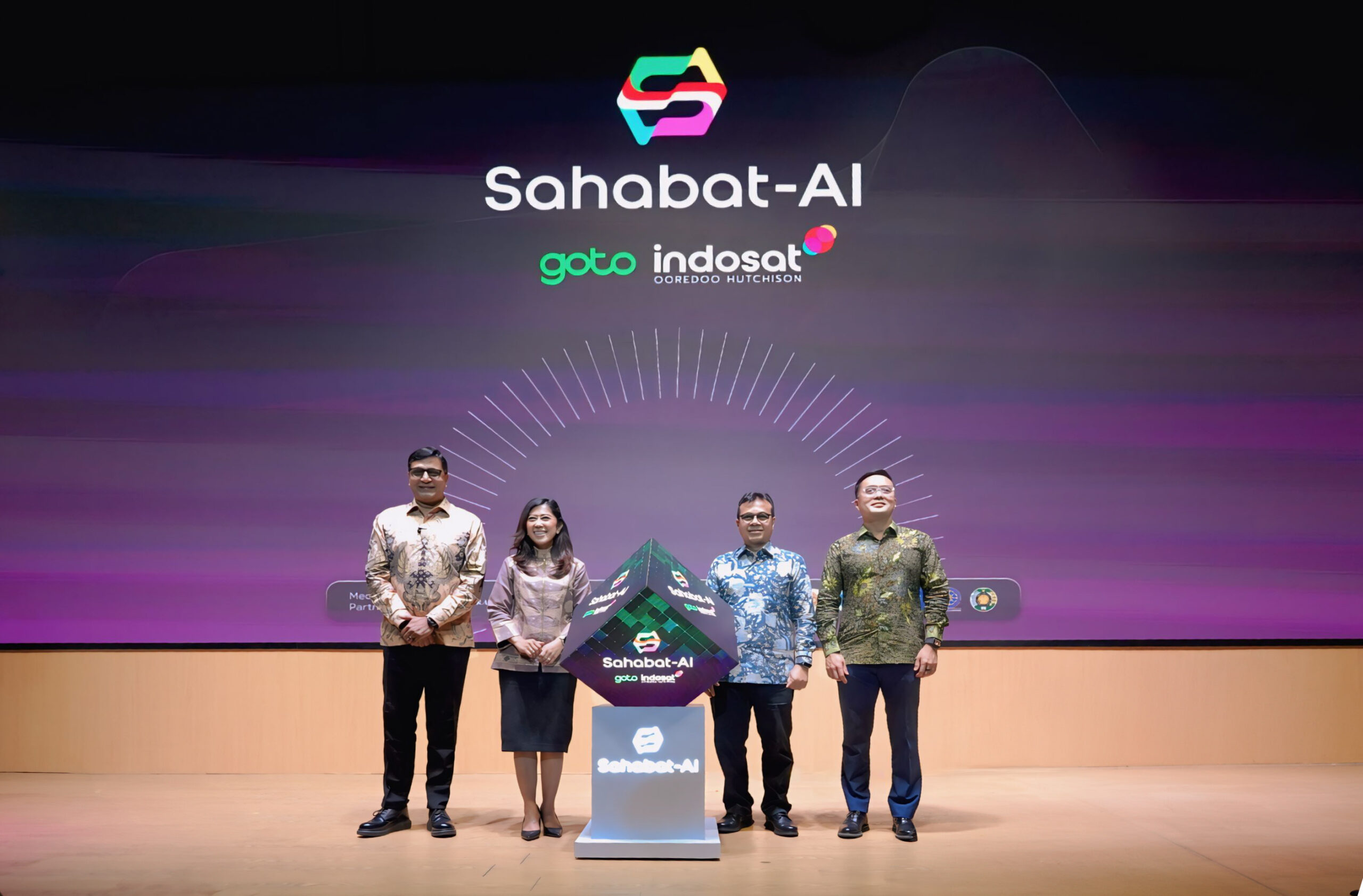 Content image for article: Indosat dan GoTo Luncurkan Sahabat-AI 70 Miliar Parameter dengan Layanan Chat Multibahasa