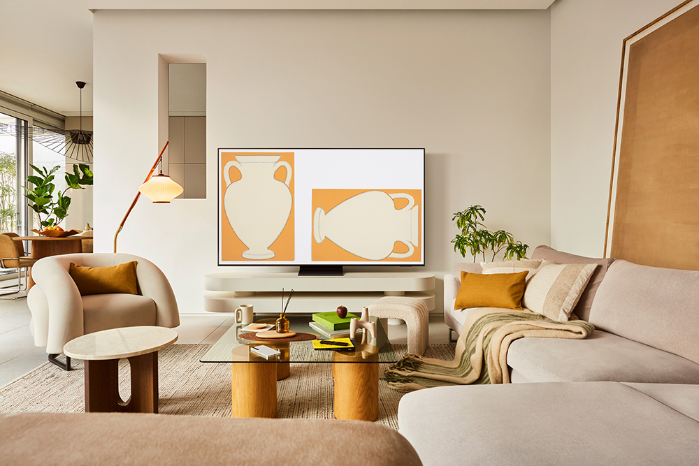  *Untitled* (1961–1962) karya Jo Baer ditampilkan di Neo QLED dari Samsung.