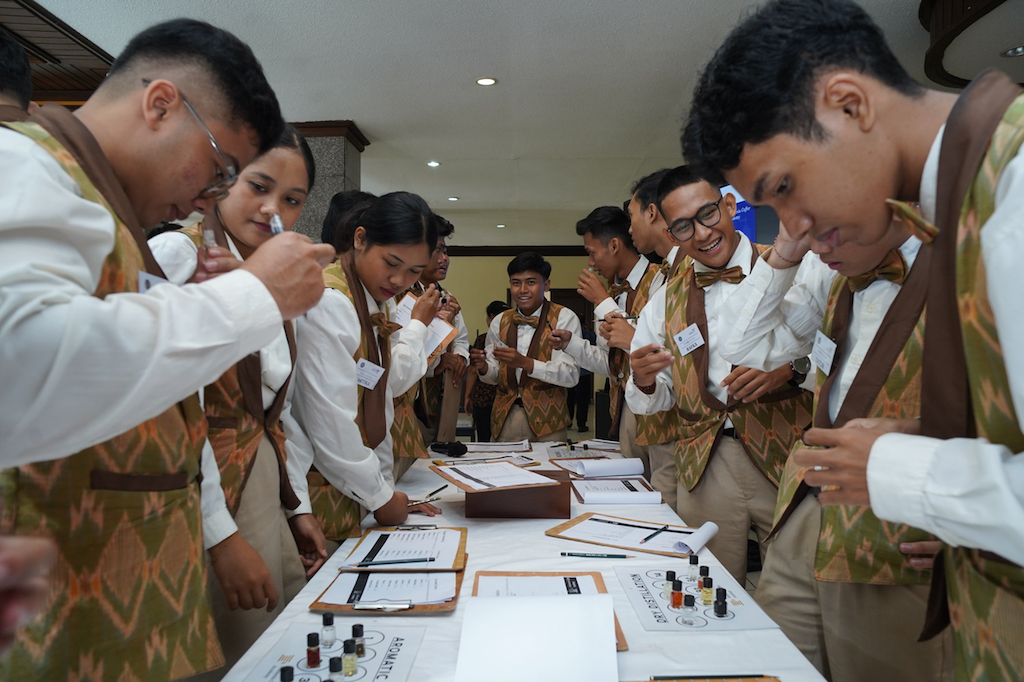 Tokopedia dan TikTok Shop Gelar Pelatihan Barista di Bali