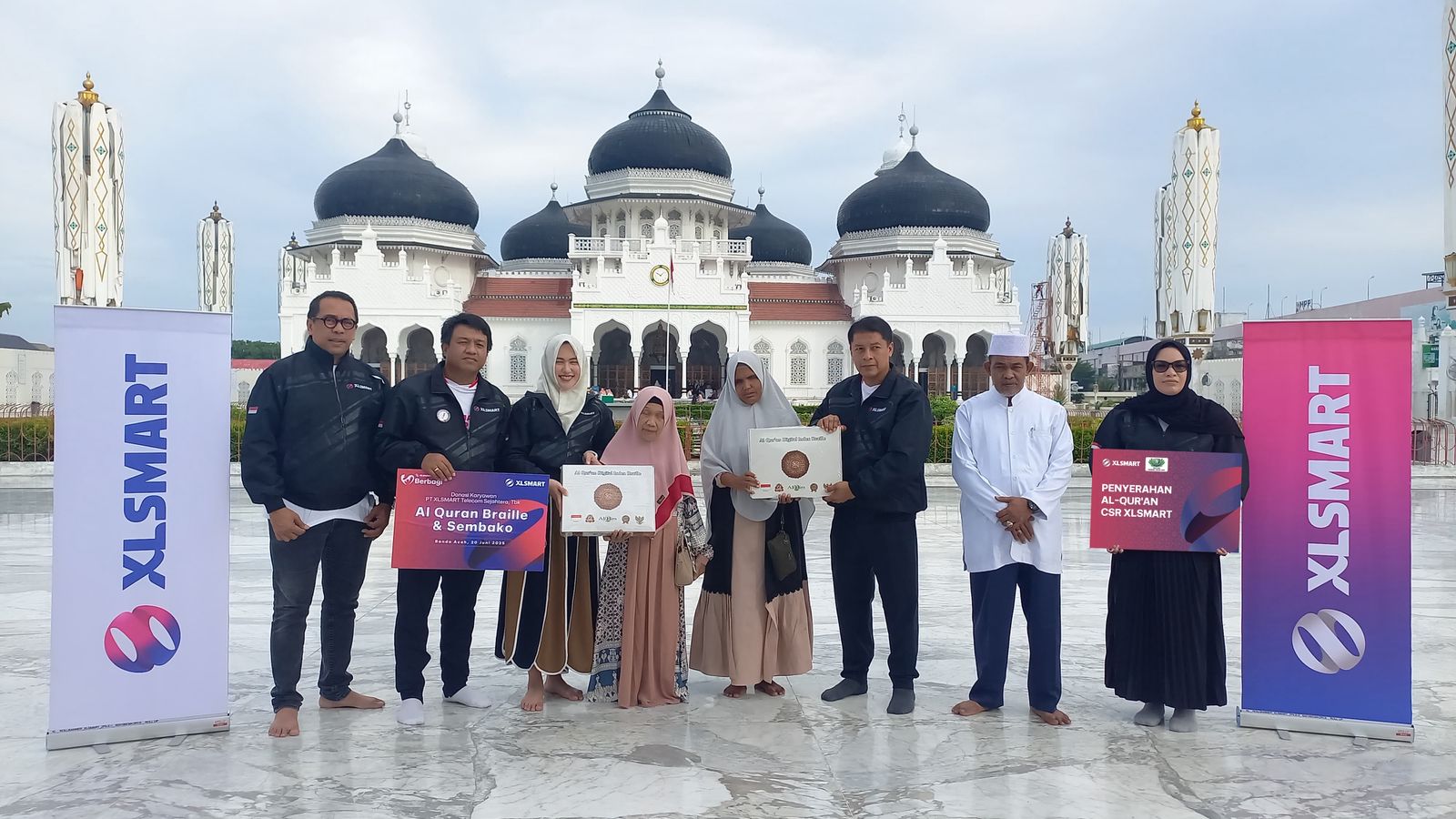 XLSMART Perluas Jaringan dan Salurkan Wakaf Al-Quran di Aceh
