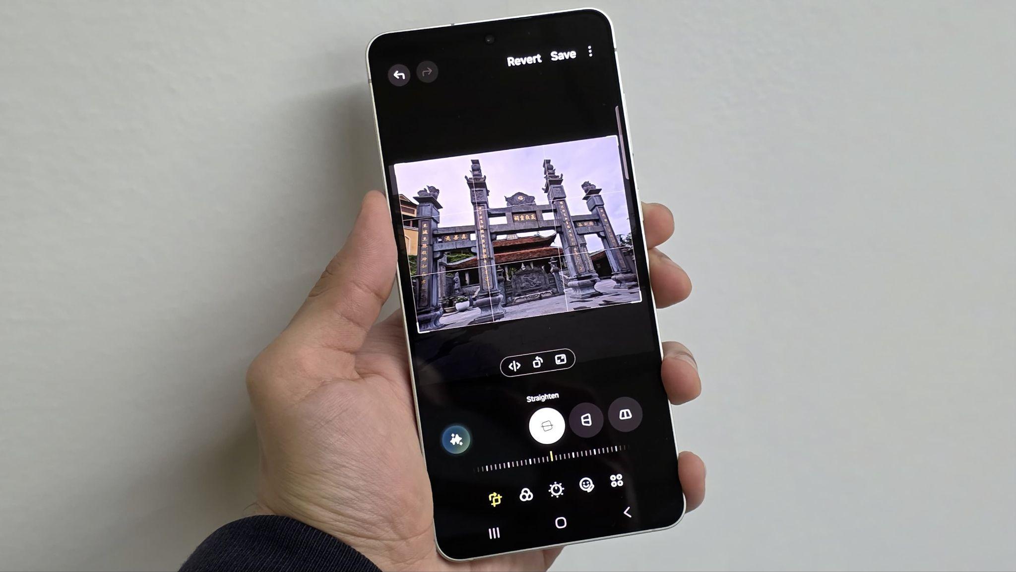 Content image for article: 3 Hacks Foto untuk Konten FYP dengan Galaxy S25 Edge