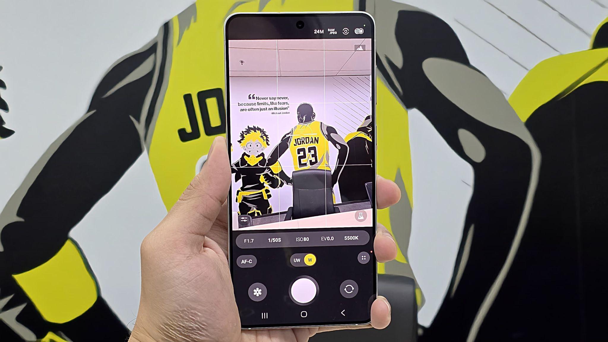 Content image for article: 3 Hacks Foto untuk Konten FYP dengan Galaxy S25 Edge