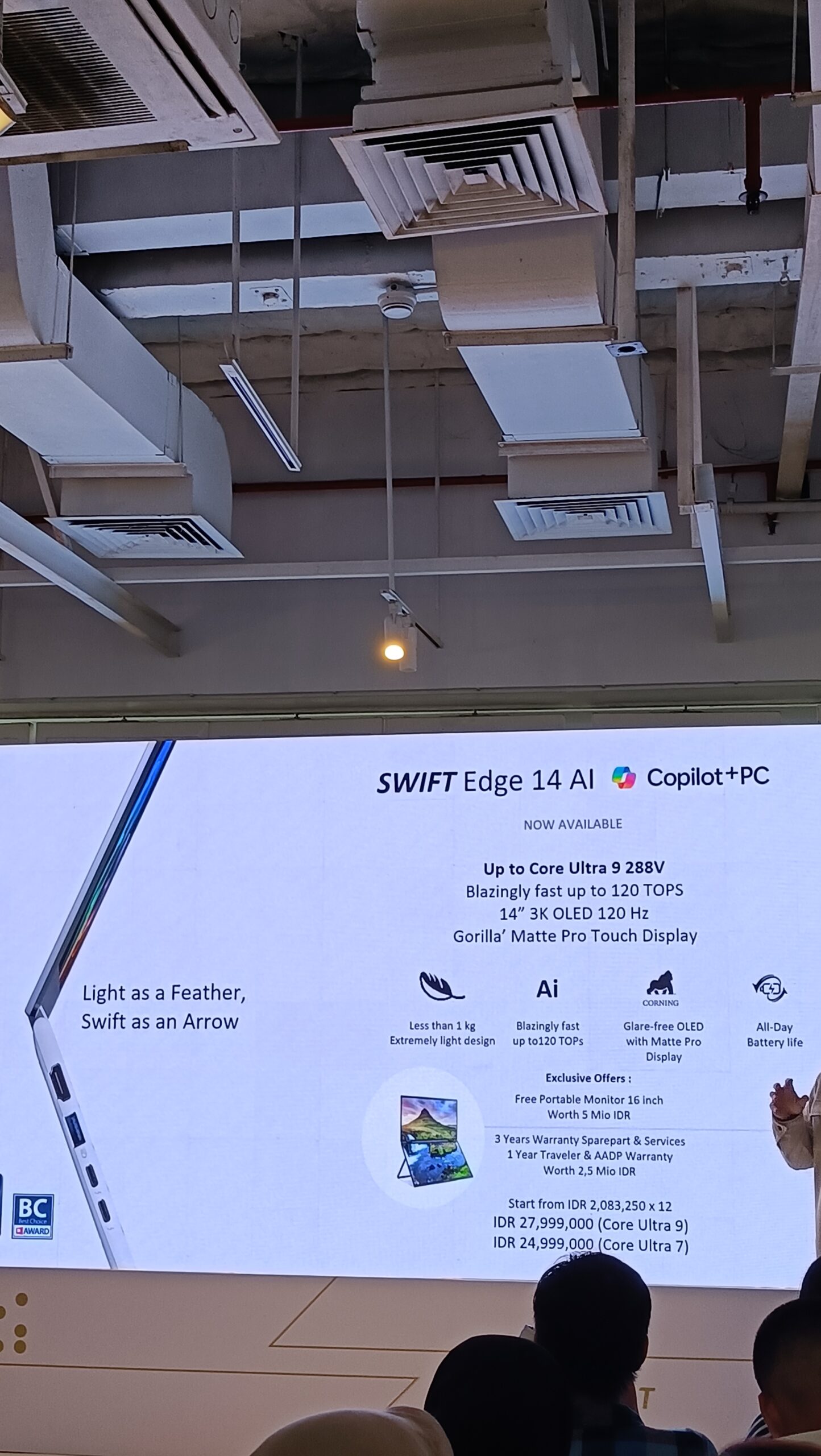 Content image for article: Acer Swift Edge 14 AI: Laptop Ultra Ringan Pertama dengan Layar OLED Corning Gorilla Glass Matte Pro