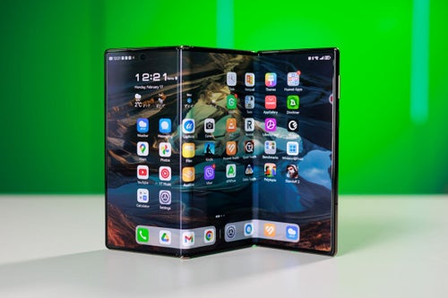 Content image for article: Samsung Siap Luncurkan Ponsel Lipat Tiga Akhir Tahun Ini