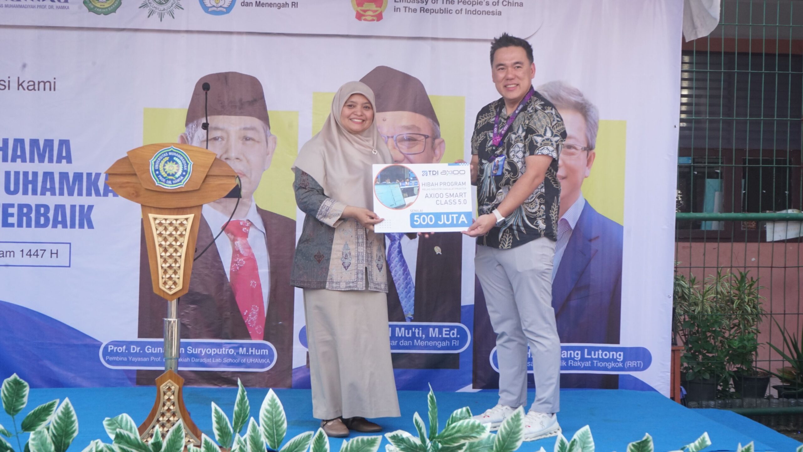 Content image for article: Axioo Donasikan Smart Classroom 5.0 untuk 100 SMK, Dukung Pendidikan Vokasi