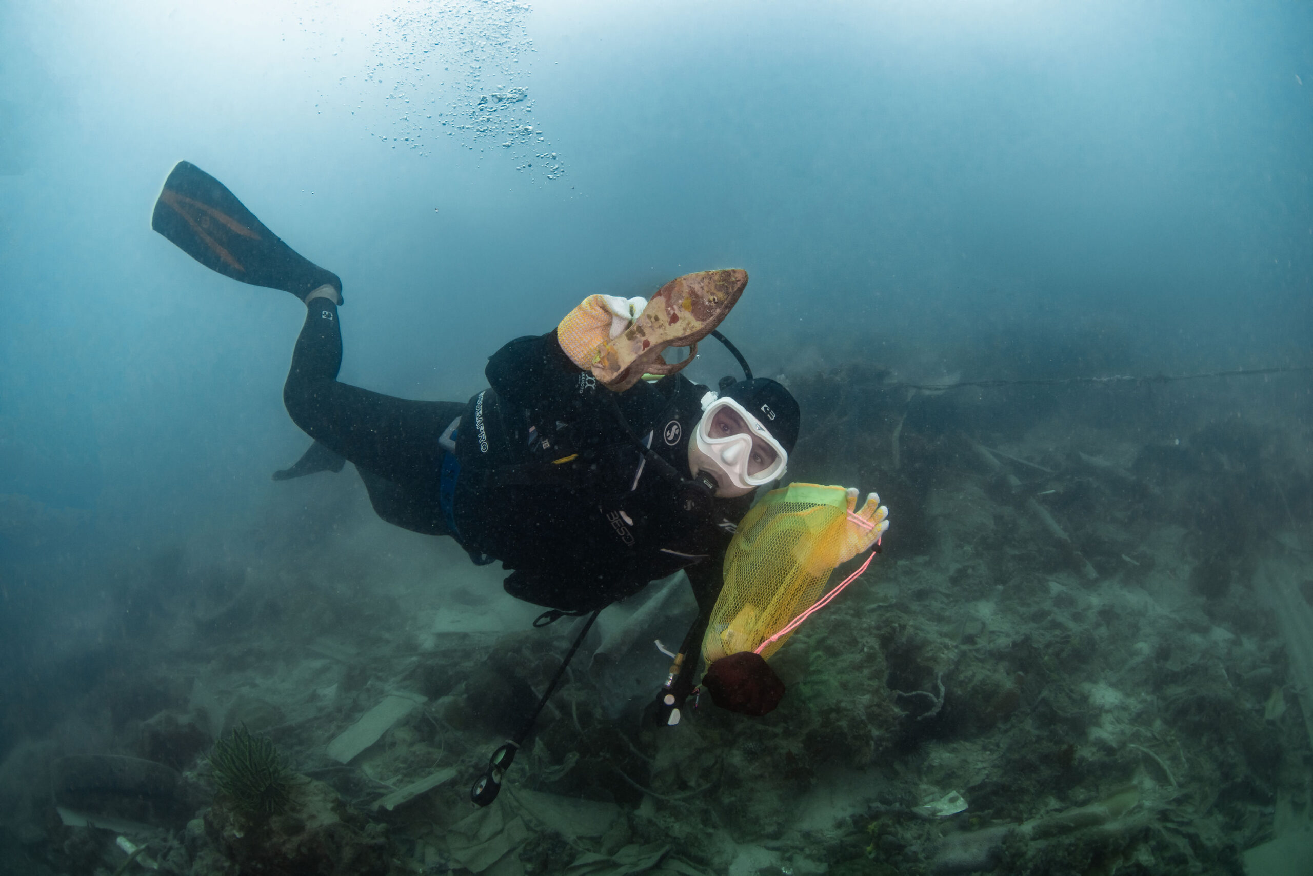 Content image for article: Garmin dan Divers Clean Action Bersihkan 56,3 Kg Sampah Laut di Kepulauan Seribu
