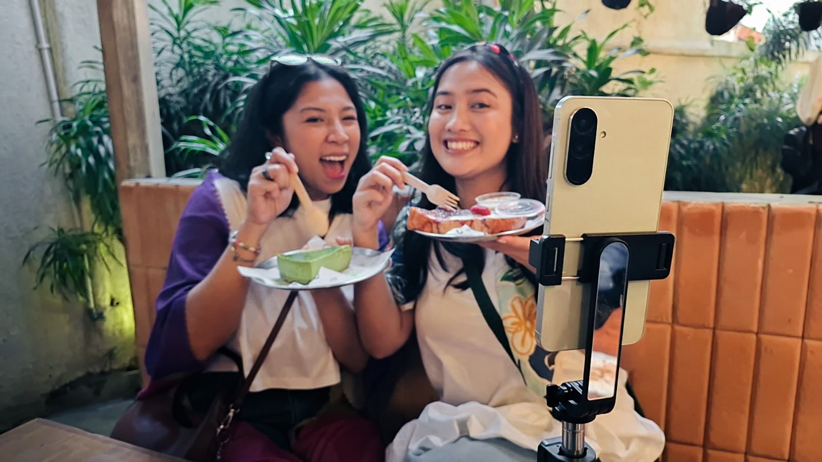 Content image for article: Galaxy A56 5G: Smartphone Andalan untuk Konten Liburan dan Kuliner