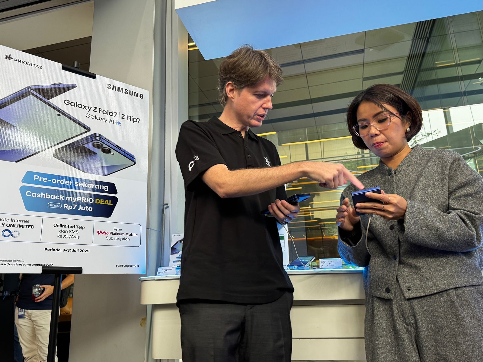 Content image for article: XL PRIORITAS dan Samsung Hadirkan Bundling Galaxy Z Fold7 & Z Flip7 dengan Internet Unlimited