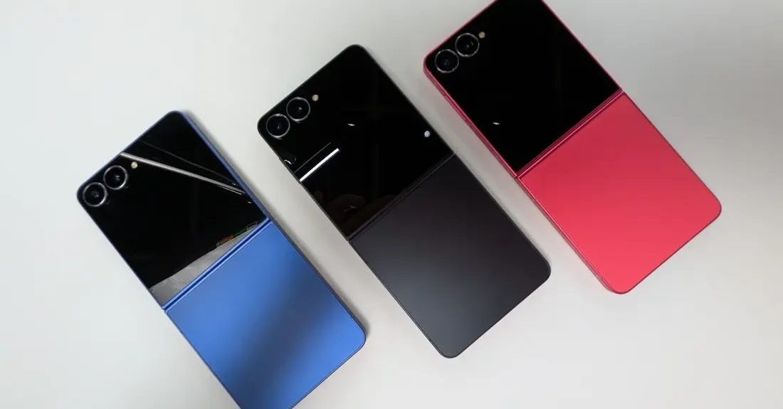 Samsung Galaxy Z Flip 7 phones face down