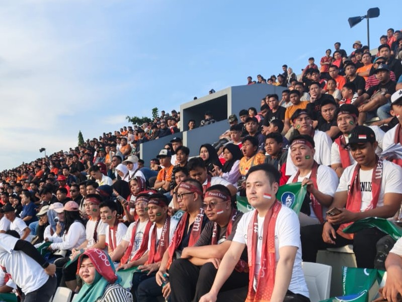 OPPO Zoom, Nonton Dari Tribun pun Tetap Seru!